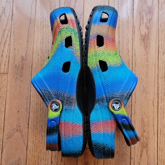 CROCS Black/Multi Spray Dye Unisex-Adult Classic Tie Dye Clogs Clog M8/W10 - Picture 5 of 7